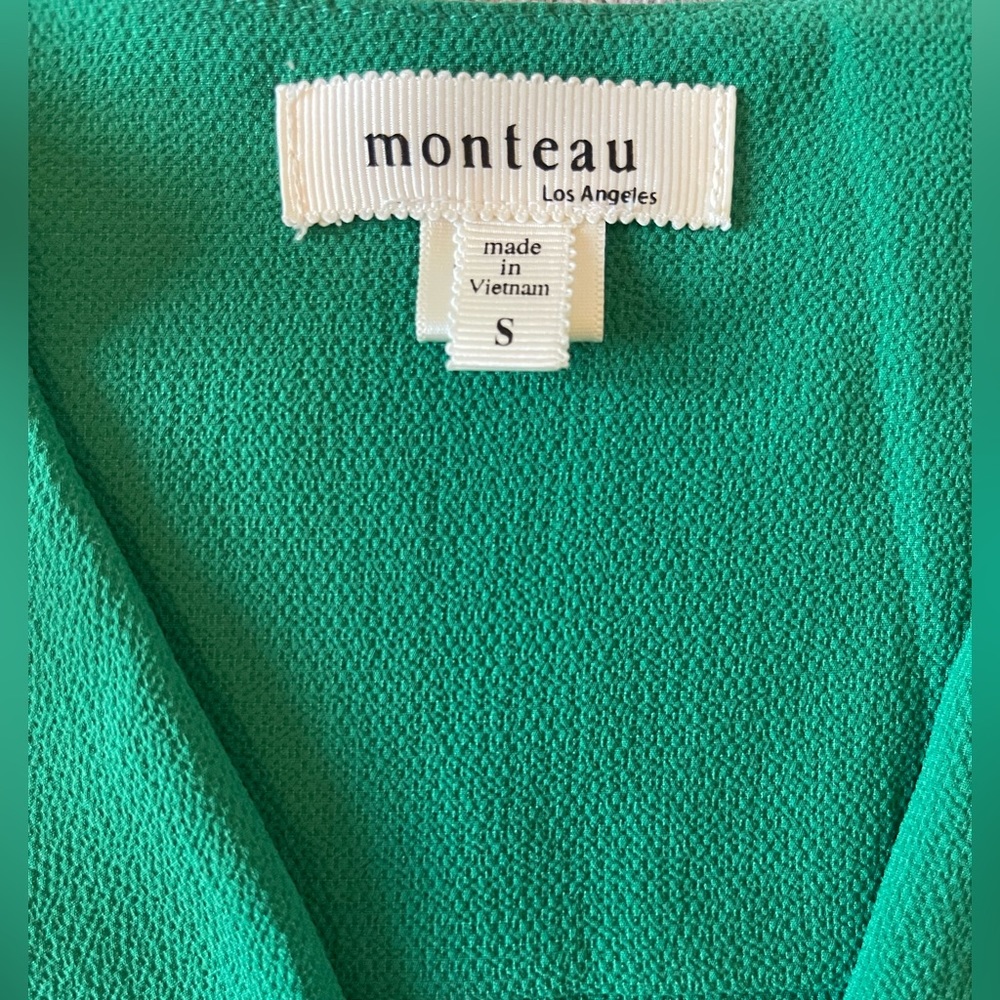 🦜 MONTEAU- Stunning Green Ladies Top.                     Bag 113 - Picture 7 of 9